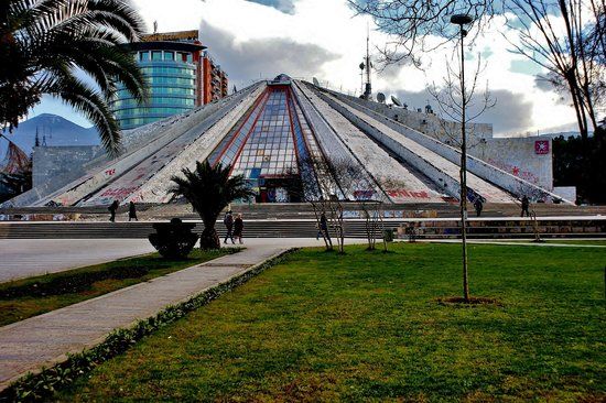 Piramide di Tirana